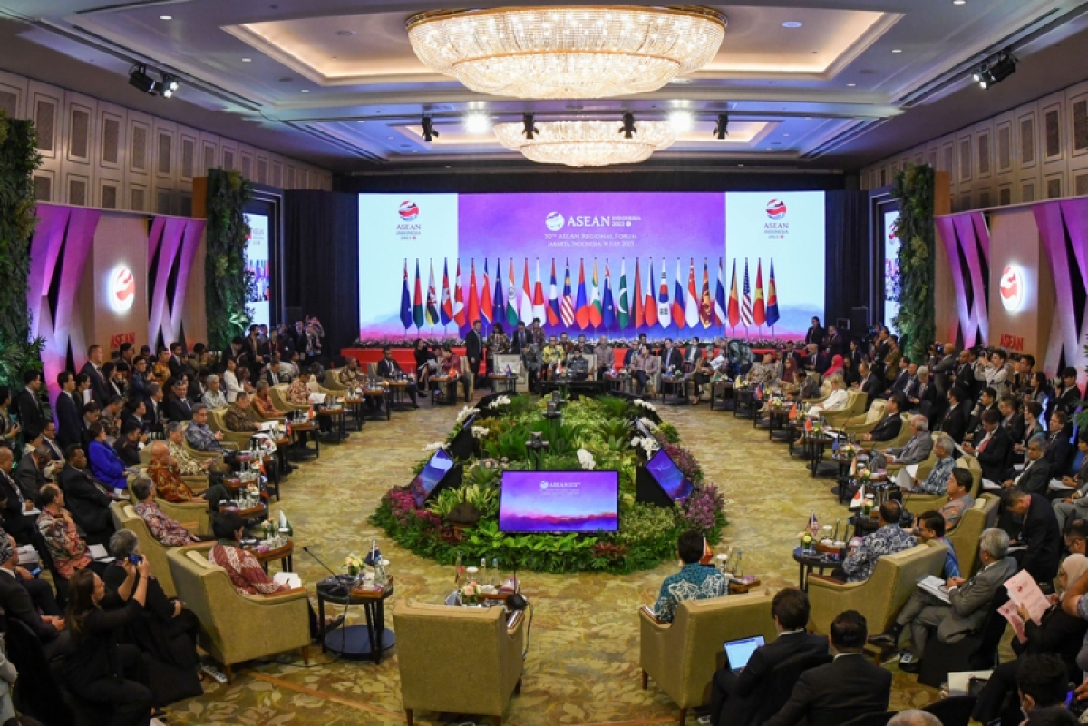 28 years of joining ASEAN - Vietnam's contributions from international perspective